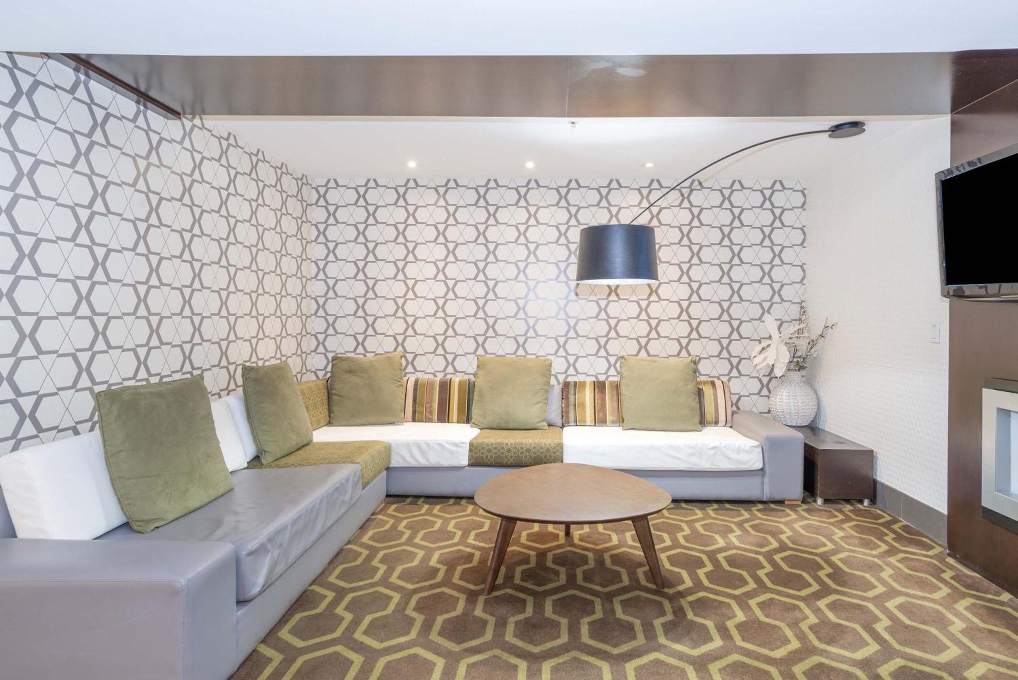 Sandman Hotel And Suites Abbotsford Eksteriør billede