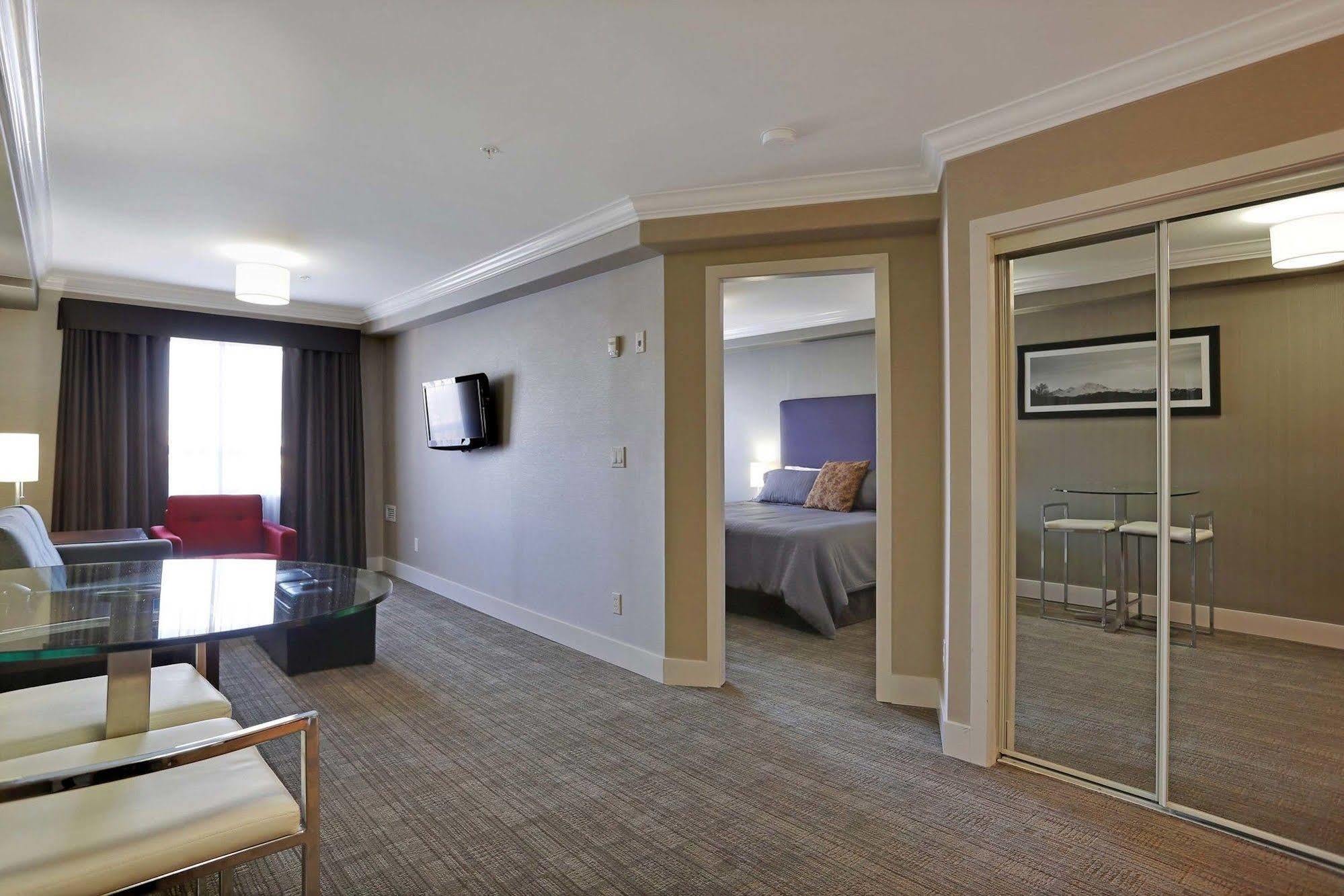 Sandman Hotel And Suites Abbotsford Eksteriør billede